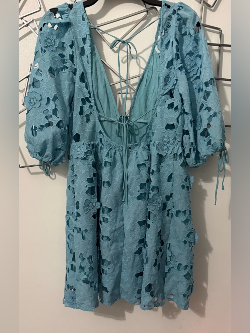 Storia Blue Floral Eyelet Mini Dress Medium NWOT $108 - Picture 5 of 6